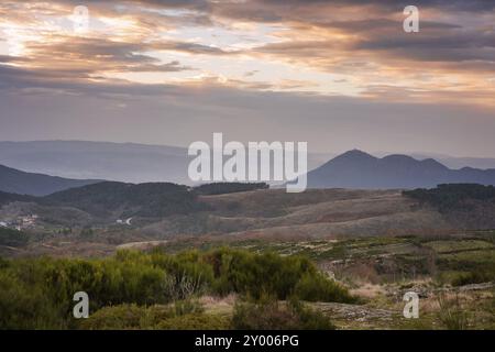 Mondim de basso paesaggio natura vista di Senhora da Graca in Portogallo al tramonto Foto Stock