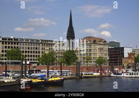 Europa, Germania, Amburgo, Elba, porto interno, città vecchia, vista su St. Nikolai, lancio, Amburgo, Repubblica Federale di Germania, Europa Foto Stock