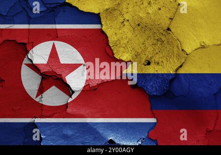 Bandiere della Corea del Nord e della Colombia dipinte su un muro incrinato Foto Stock