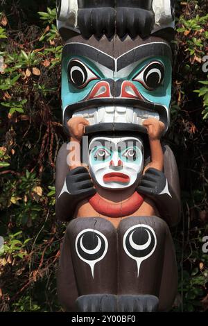 Totem pole nello Stanley Park a Vancouver Canada Foto Stock