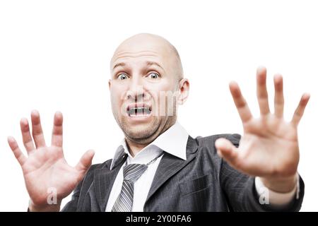 Uomo d'affari spaventato o terrorizzato con paura e stress espressione mano gesturing nascondere viso stop segno bianco isolato Foto Stock