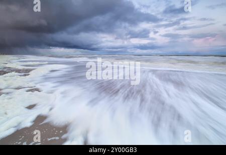 Nube di tempesta in avvicinamento al Mare del Nord, Zandvoort, Olanda del Nord, Paesi Bassi Foto Stock