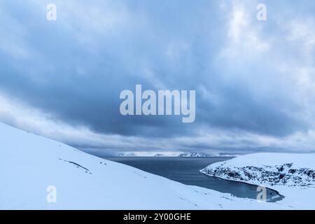 Tempesta, Mare di Barents, Soeroeya, Finnmark, Norvegia, febbraio 2019, Europa Foto Stock