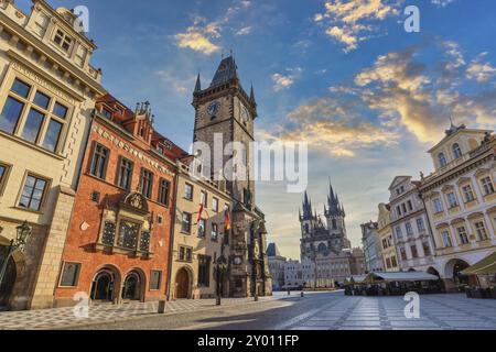 Praga Repubblica Ceca, tramonto skyline della città nella piazza della città vecchia di Praga, Czechia Foto Stock