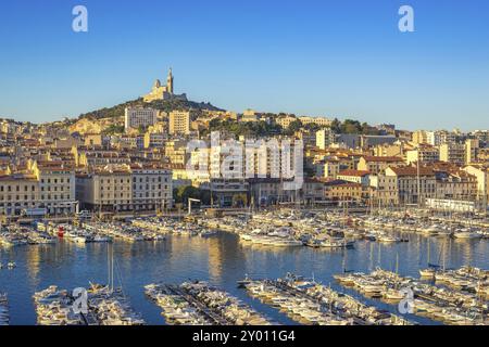 Skyline della città portuale di Marsiglia, Marsiglia, Francia, Europa Foto Stock