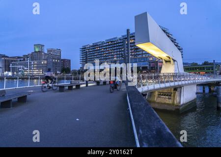 L'ex magazzino Fenix, lasciato, dal 1923, distrutto durante la guerra, rinnovato nel 2019, convertito in un edificio residenziale e commerciale, con hotel Foto Stock