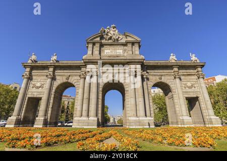 Madrid Spagna, skyline della città a Puerta de Alcala Foto Stock