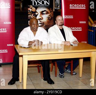 James Toback e Mike Tyson promuove il Blu-ray e DVD "Tyson" tenutasi presso i confini in Hollywood, Stati Uniti d'America il 18 agosto 2009. Foto Stock