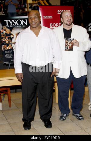 James Toback e Mike Tyson promuove il Blu-ray e DVD "Tyson" tenutasi presso i confini in Hollywood, Stati Uniti d'America il 18 agosto 2009. Foto Stock