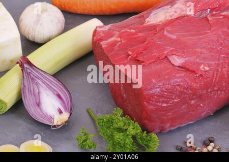 Filetto di manzo con zuppa di verdure Foto Stock