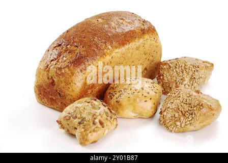 Composizione con il pane e i panini isolato su bianco Foto Stock