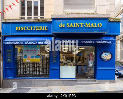 Saint Malo, Francia - 20 luglio 2024: Biscuiterie de Saint-Malo è una rinomata fabbrica di biscotti francese situata nella storica città di Saint-Malo, Bretagna Foto Stock