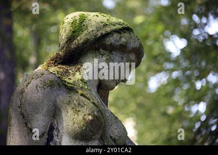 In un vecchio cimitero Foto Stock