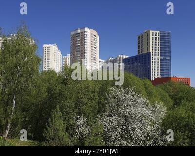 Paesaggio urbano in un luogo ecologicamente pulito nella città di Khimki, Russia, Europa Foto Stock