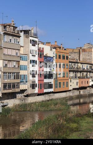 Case storiche sul fiume Onyar nella città di Girona, Catalunya, Spagna, Europa Foto Stock