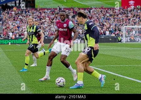 Londra, Regno Unito. 31 agosto 2024. Londra, Inghilterra, agosto 31 2024: Jack Grealish (10 Manchester City) e Aaron Wan-Bissaka (29 West Ham) in azione durante la partita di Premier League tra West Ham e Manchester City al London Stadium di Londra, Inghilterra. (Pedro Porru/SPP) credito: SPP Sport Press Photo. /Alamy Live News Foto Stock