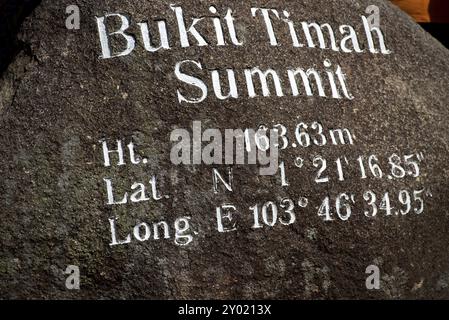 La collina più alta di Singapore nella riserva naturale di Bukit Timah Foto Stock