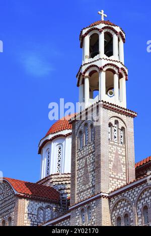 Chiesa di Agios Georgios, chiesa greco-ortodossa nel villaggio di Nea Potidea o Nea Poteidea nella penisola di Kassandra, Calcidica, Grecia, Europa Foto Stock