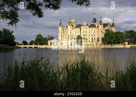 Europa, Germania, Meclemburgo-Pomerania occidentale, Schwerin, Castello di Schwerin, costruito tra il 1845 e il 1857 nello stile dello storicismo romantico, oggi il mare Foto Stock