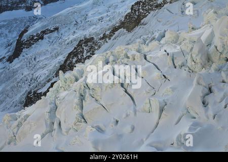 Dettaglio del ghiacciaio Eiger. Seraci e crepacci Foto Stock