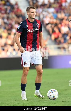 Stefan Posch (Bologna FC) in azione durante Bologna FC vs Empoli FC, partita di calcio italiano di serie A A Bologna, Italia, agosto 31 2024 Foto Stock