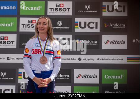 PAL Arinsal, Andorra : agosto 30 2024 : Tahnee Seagrave di GRAN BRETAGNA sul podio dei Campionati Mondiali UCI Mountain Bike donne Downhill e. Foto Stock