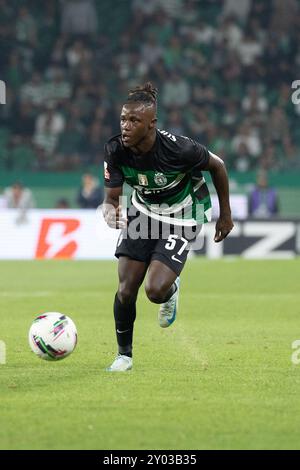 31 agosto 2024. Lisbona, Portogallo. Sporting's Forward from Portugal Geovany Quenda (57) in azione durante la partita del quarto giorno di Liga Portugal Betclic, Sporting CP vs FC Porto Credit: Alexandre de Sousa/Alamy Live News Foto Stock