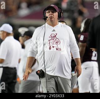 College Station, Texas, Stati Uniti. 31 agosto 2024. Il capo-allenatore della Texas A&M Mike Elko durante una partita di football della NCAA tra Texas A&M e Notre Dame il 31 agosto 2024 a College Station, Texas. Notre Dame ha vinto, 23-13. (Credit Image: © Scott Coleman/ZUMA Press Wire) SOLO PER USO EDITORIALE! Non per USO commerciale! Foto Stock