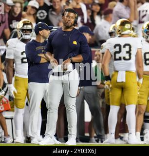 College Station, Texas, Stati Uniti. 31 agosto 2024. Il capo-allenatore di Notre Dame Marcus Freeman durante una partita di football NCAA tra Texas A&M e Notre Dame il 31 agosto 2024 a College Station, Texas. Notre Dame ha vinto, 23-13. (Credit Image: © Scott Coleman/ZUMA Press Wire) SOLO PER USO EDITORIALE! Non per USO commerciale! Foto Stock