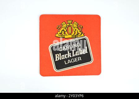 Vintage Carling Black Label Lager Beer mat drink Coaster – Galles, Regno Unito – 30 agosto 2024 Foto Stock