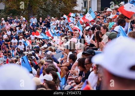 Parigi, Parigi, Francia. 31 agosto 2024. PARIGI, FRANCIA - AGOSTO 31: Impressioni, full House, partita di Gullham Laget (fra), Gaetan Menguy (fra) vs Shunjlang Dong (CHN), Ji Zhenxu (CHN) durante la Wheelchair Tennis Doubles Competition - Paris 2024 Summer Paralympic Games al Roland Garros il 31 agosto 2024 a Parigi, Francia. (Credit Image: © Mathias Schulz/ZUMA Press Wire) SOLO PER USO EDITORIALE! Non per USO commerciale! Foto Stock