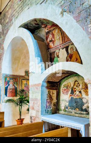 Interno della Chiesa di Santa Maria Infraportas, Foligno, Italia Foto Stock