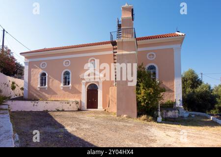 Bella chiesa nel villaggio di Asos, isola di Cefalonia, Grecia Foto Stock