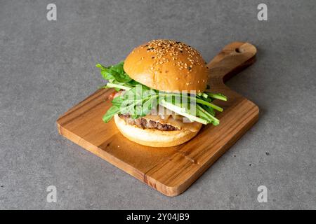 Hamburger, hamburger, ananas, verdure, manzo, peperoncino, pomodoro, lattuga, pane Foto Stock