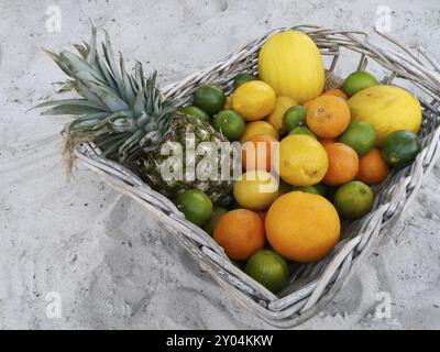 Cesto di frutta Foto Stock