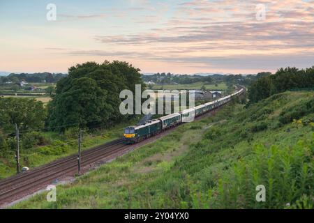 12/06/2024 Bay Horse (a sud di Lancaster) 92038 1M11 2340 Glasgow Central e Edimburgo a Londra con 152 minuti di ritardo dopo il 390005 e 1M20 20 Foto Stock