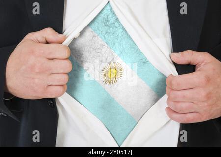 La bandiera argentina dipinta sul petto di un uomo Foto Stock