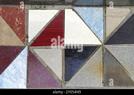 Grunge piastrelle per pavimento realizzato da pezzi triangolari Foto Stock