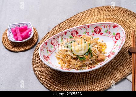 Stile tailandese, riso fritto, pad thai, kung, gamberi, tom yum goong, kram, bupadpongkuri, maiale, riso ricoperto di riso, uova fritte, manzo, spaghetti di riso, baccelli Foto Stock