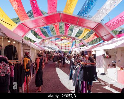 Il mercato mondiale a Sallent de Gallego, Huesca. Festival dei Pirenei meridionali di Lanuza Huesca. festival dei pirenei Foto Stock