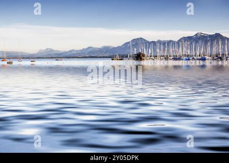 Barche a vela sul lago Chiemsee, Baviera Foto Stock