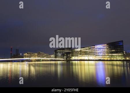 Copenaghen, Danimarca, 22 marzo 2016: Vista verso il quartiere Havneholmen di notte, Europa Foto Stock