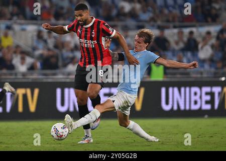 Ruben Loftus-Cheekof A.C. Milan e Nicolo Rovella della S.S. Lazio durante la terza giornata del Campionato di serie A tra S.S. Lazio e A.C. Milan allo Stadio Olimpico il 31 agosto 2024 a Roma. Foto Stock