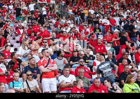 Utrecht, Paesi Bassi. 1 settembre 2024. UTRECHT, PAESI BASSI - 1° SETTEMBRE: Tifosi e tifosi dell'Utrecht durante una partita olandese in Eredivisie tra FC Utrecht e FC Twente allo Stadion Galgenwaard il 1° settembre 2024 a Utrecht, Paesi Bassi. (Foto di Ben Gal/Orange Pictures) credito: dpa/Alamy Live News Foto Stock