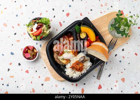 omurice, pasto, riso, piatto, hamburger, bistecca, set, piccante, pomodoro, frutti di mare, rosato, spaghetti, pancetta, funghi, panna, linguine, cibo, pasto, cena, carne, Foto Stock