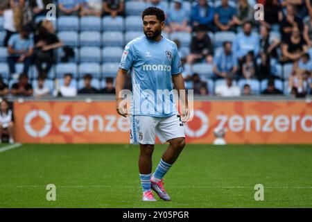 Coventry, Regno Unito. 31 agosto 2024. Jay Dasilva (3), difensore del Coventry City, guarda durante la partita del Coventry City FC contro Norwich City FC per il titolo EFL alla Coventry Building Society Arena, Coventry, Inghilterra, Regno Unito il 31 agosto 2024 Credit: Every Second Media/Alamy Live News Foto Stock