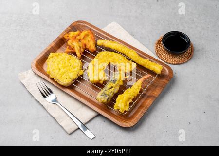 Soondae, cucina coreana, snack, torta di riso piccante, torta di riso fritta, zucca dolce, verdure, gamberetti, calamari, patate dolci, sotteok, pesce Foto Stock