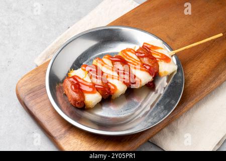 Soondae, cucina coreana, snack, torta di riso piccante, torta di riso fritta, zucca dolce, verdure, gamberetti, calamari, patate dolci, sotteok, pesce Foto Stock