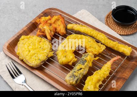 Soondae, cucina coreana, snack, torta di riso piccante, torta di riso fritta, zucca dolce, verdure, gamberetti, calamari, patate dolci, sotteok, pesce Foto Stock