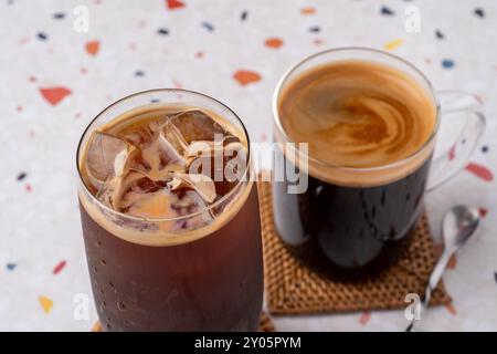 Blue Orange Monster, americano, caffè, ghiaccio, tè verde latte, fragole, latte, pompelmo, pompelmo verde, antipasto, bollicine tea, agrumi tea, mango smoo Foto Stock